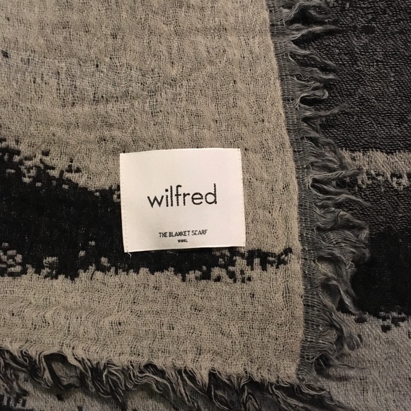 NWT Wilfred Blanket Scarf - Picture 3 of 4